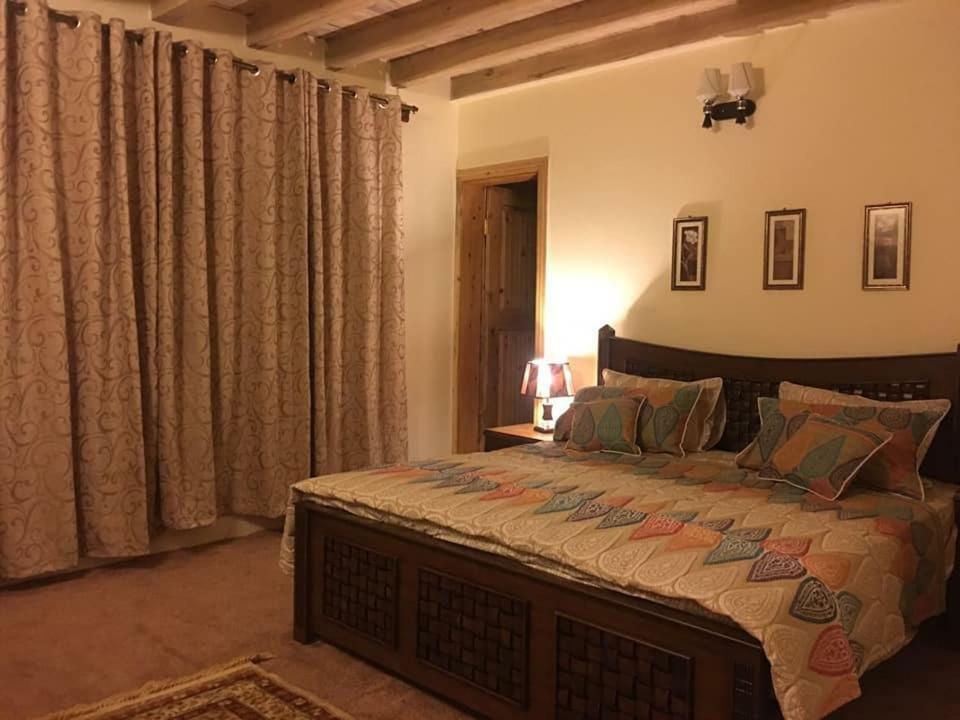 Embassy Villa Suites Karimabad  Buitenkant foto